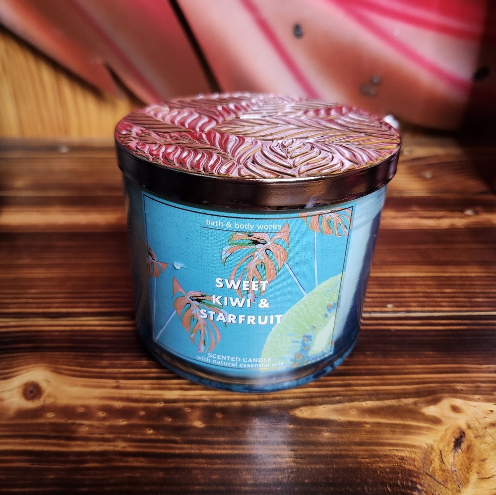 3 wick candle